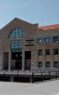 Fachada_de_la_Facultad_de_Comercio_de_Valladolid